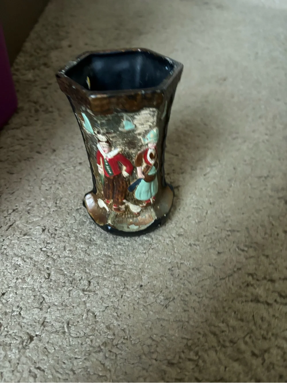 Vintage-Inspired Decorative Hex Vase in Black and Brown